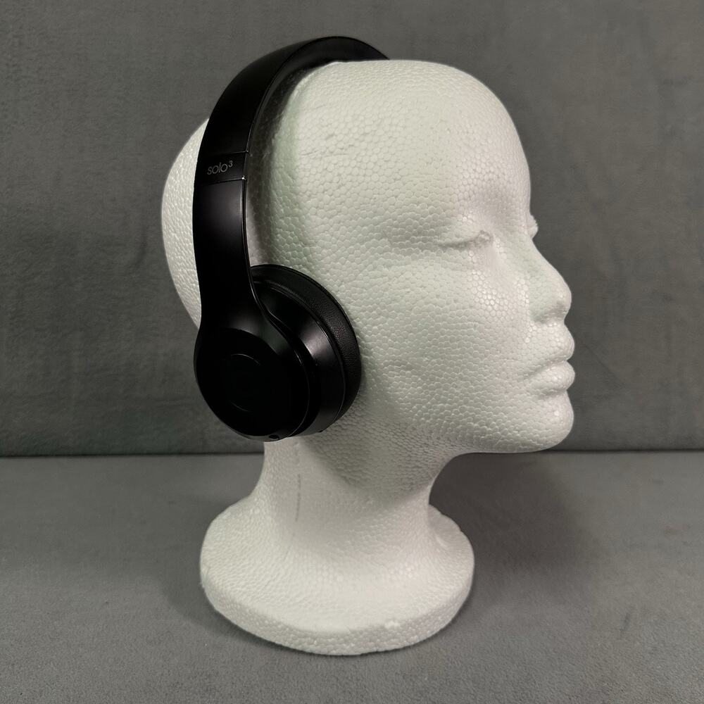Beats by Dr. Dre Beats Solo3 Wireless Bluetooth On-Ear Headband Headphones Black